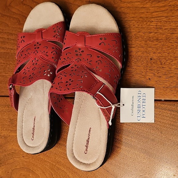 Croft & Barrow Women's Stylish Red Cut-Out Sandals - Picture 4 of 6